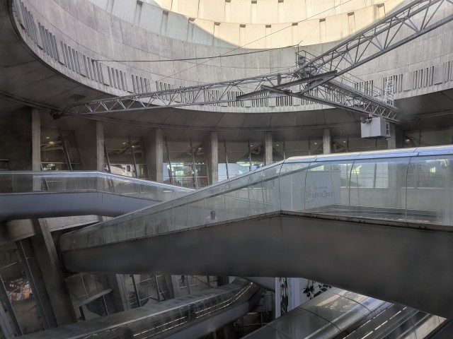 パリのシャルル・ド・ゴール空港着