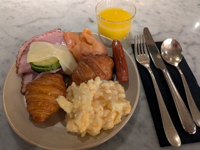 ホテルで朝食
