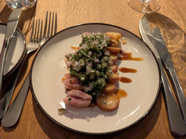 MUNCH skybar & restaurant