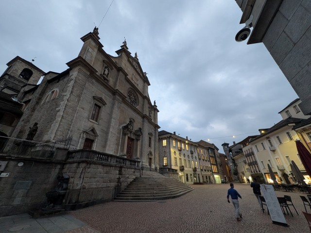 ベリンツォーナの早朝散歩