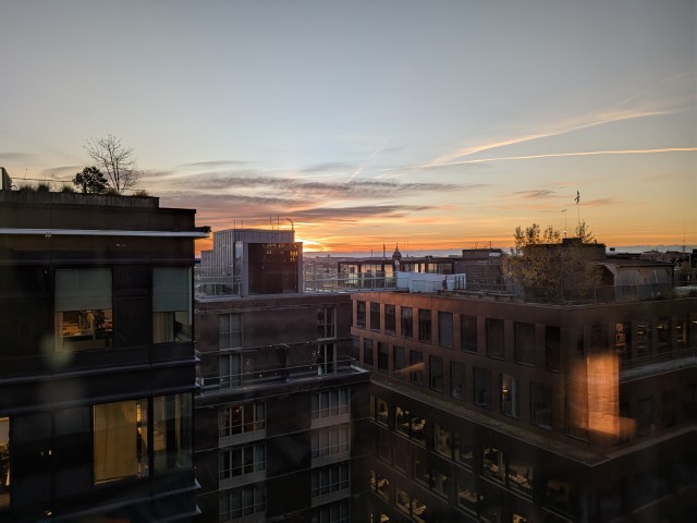 ホテルの部屋からの長め